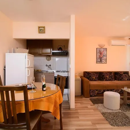 Ante Apartment Split