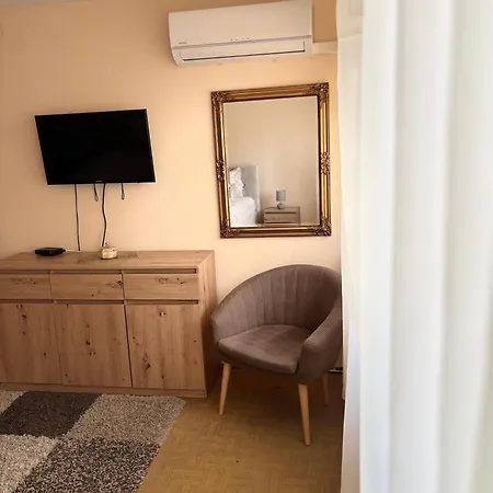 Ante Apartment *